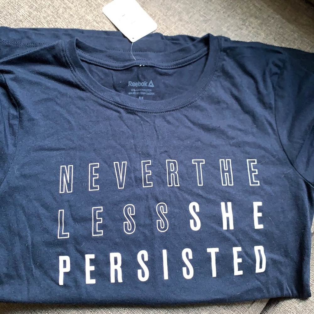 NWT NAVY REEBOK TEE 💪🏻
